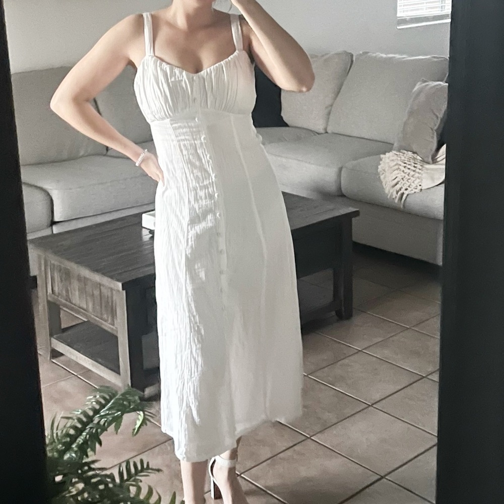 White flowy dress - Picture 2 of 2